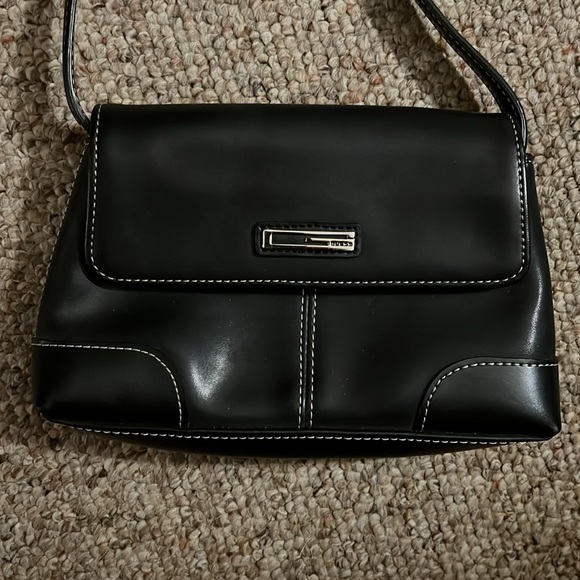 Guess Small Black Leather Snap Front Crossbody Purse - Picture 2 of 6